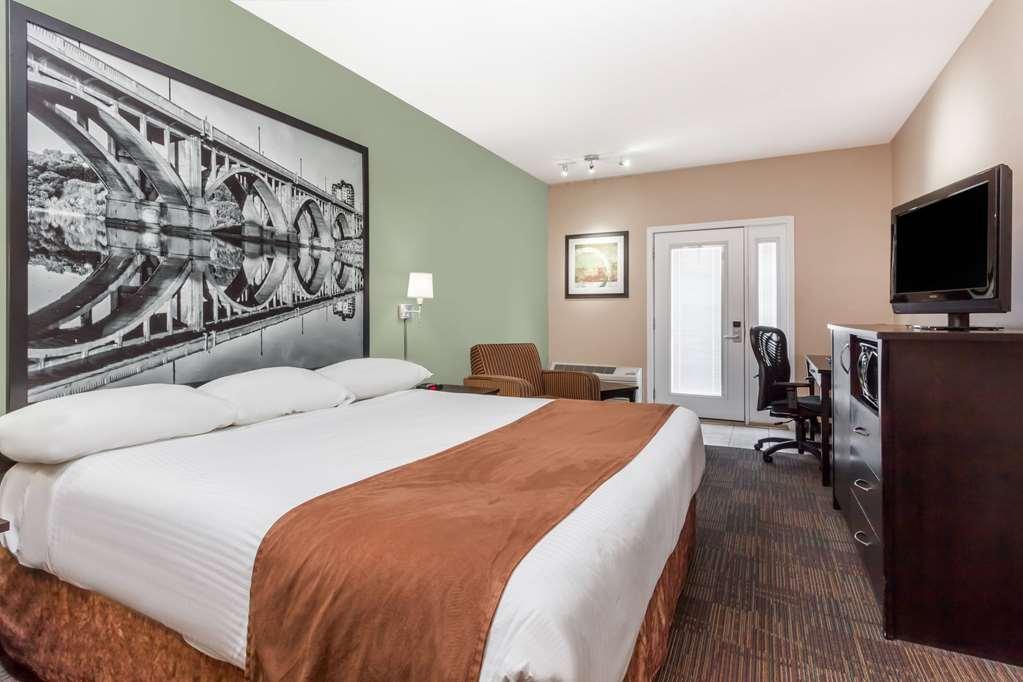 Super 8 By Wyndham Saskatoon Near Saskatoon Airport Hotel Room photo