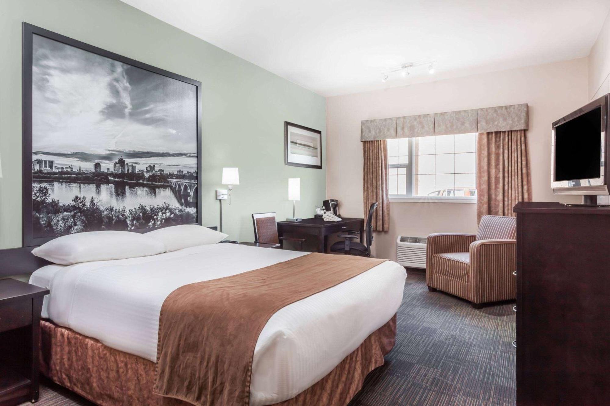Super 8 By Wyndham Saskatoon Near Saskatoon Airport Hotel Exterior photo