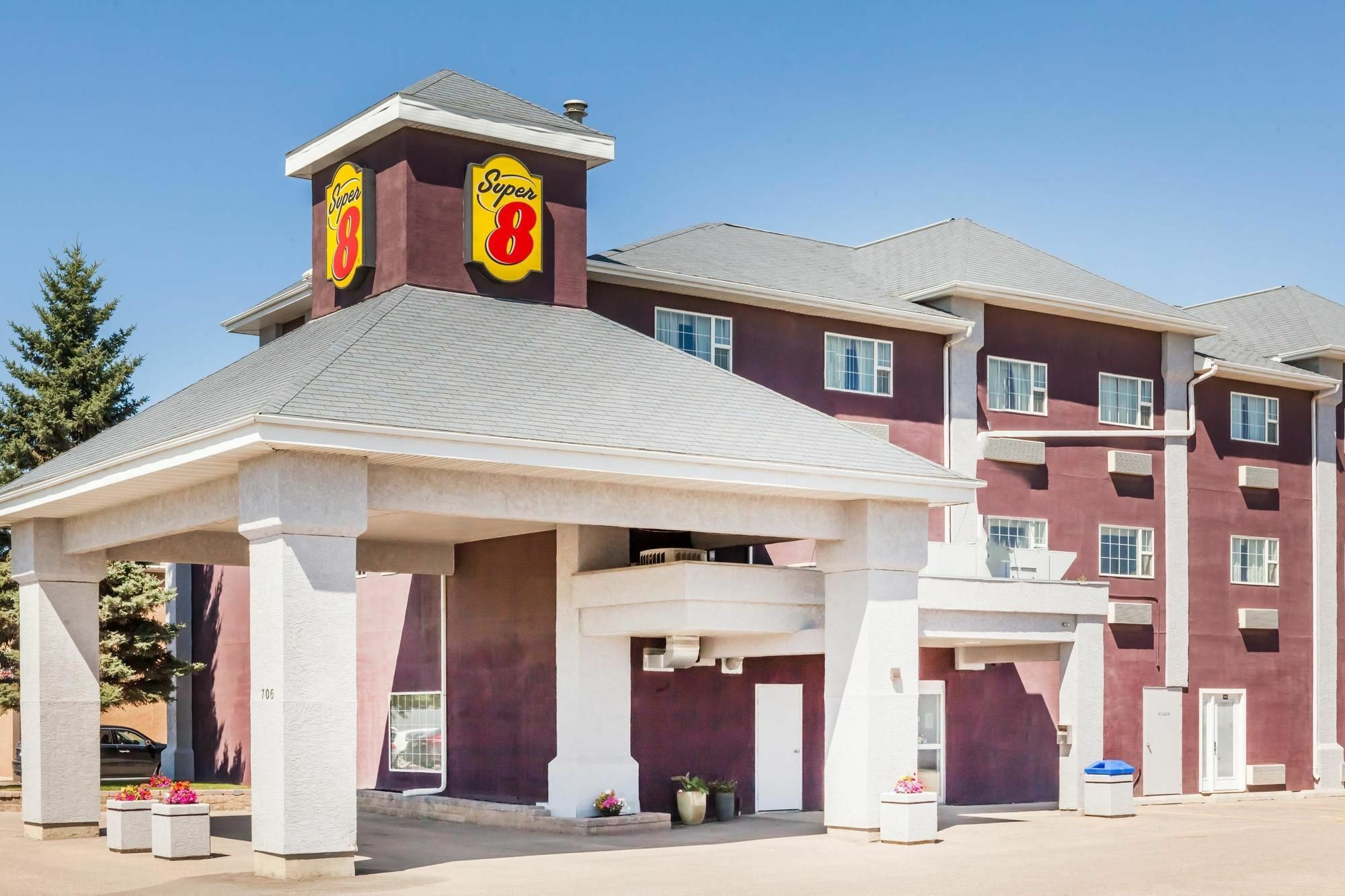 Super 8 By Wyndham Saskatoon Near Saskatoon Airport Hotel Exterior photo